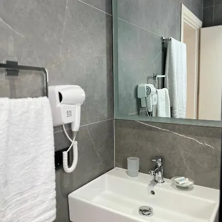Astoria Hotel *