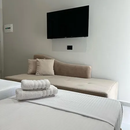 Astoria Hotel *